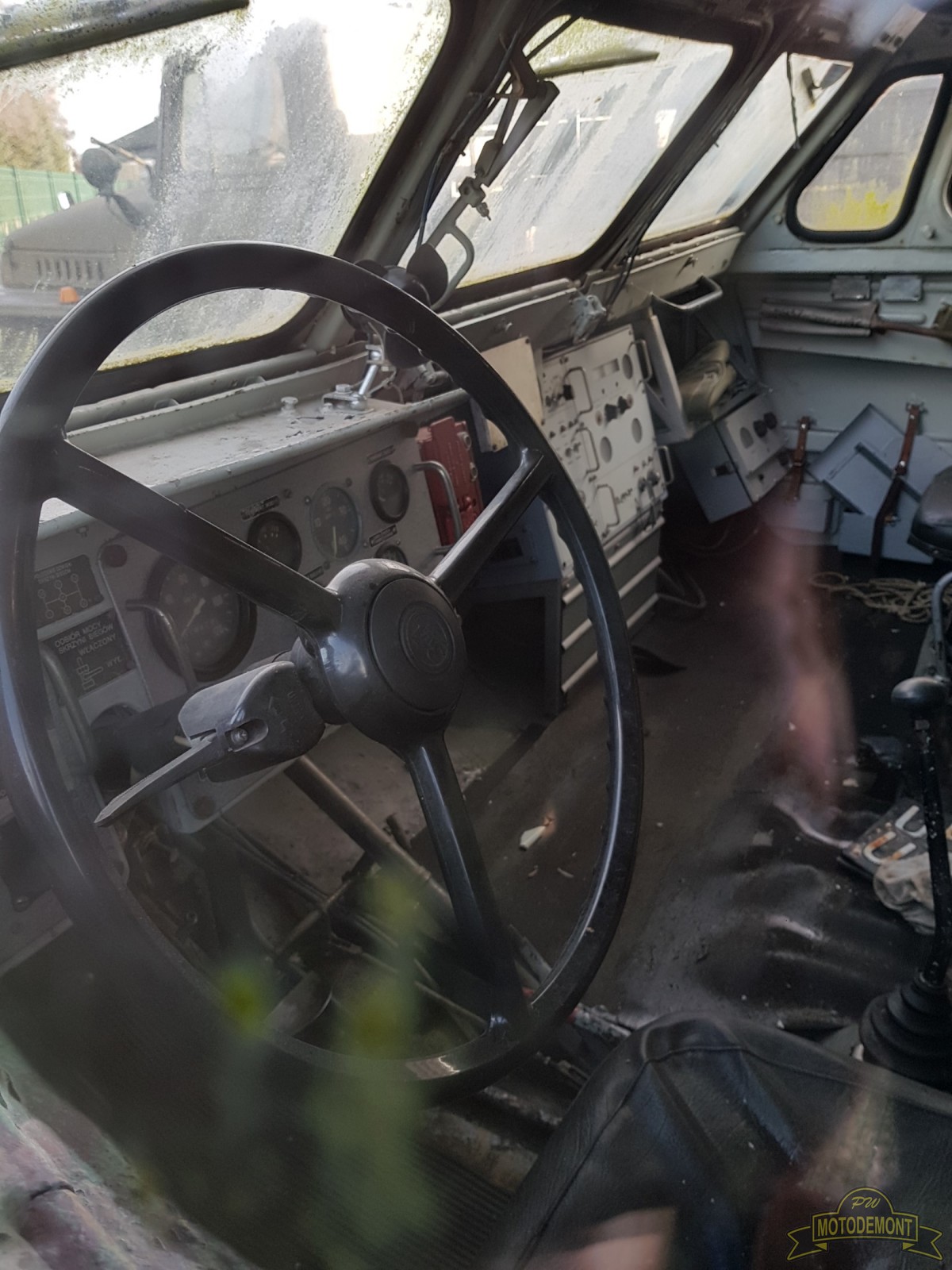 Samochód transportowo-załadowczy 9T218 na sam. BAZ-5922