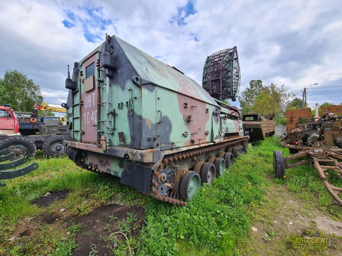 Pojazd gąsienicowy SPG-1 stacja radiolokacyjna RT-21
