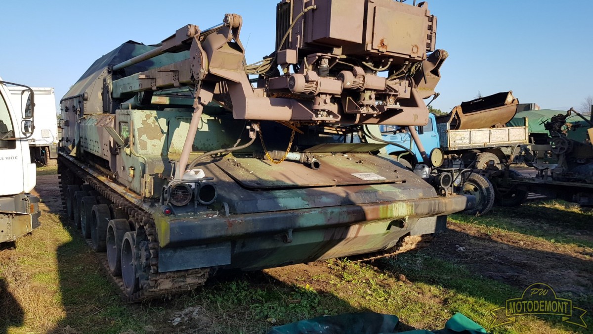 Pojazd gąsienicowy SPG-1 stacja radiolokacyjna RT-21